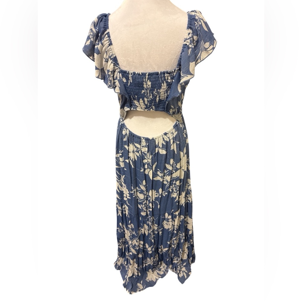 Floral Blue smoked back Maxi Dress with flutter sleeves - Picture 4 of 6